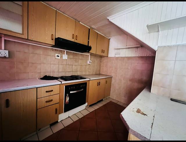 2 BEDROOM SEMI DETACHED FOR SALE IN NEWLANDS EAST